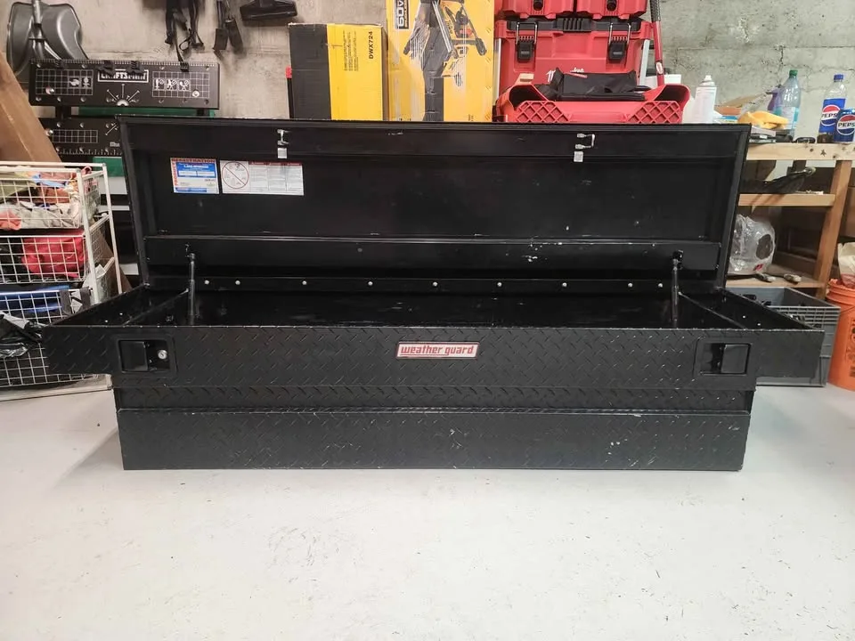 Weather Guard Truck Tool Box – Excellent Condition image indicator(10)