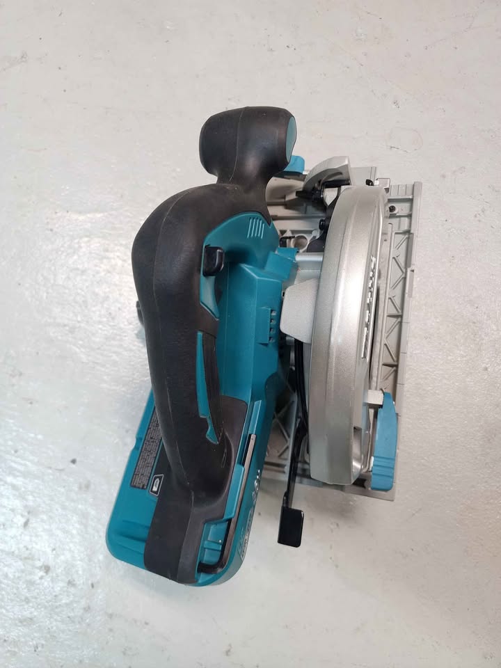 Makita cordless 7 1/2" circular saw - photo 5
