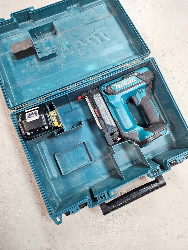 Makita cordless 23g finishing nailer 18v