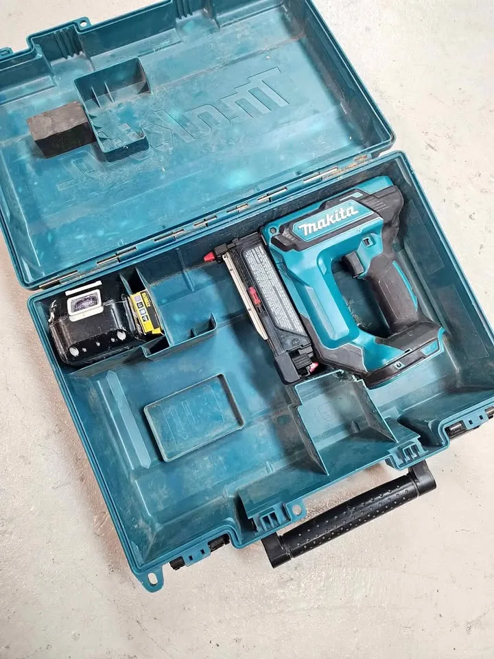 Makita cordless 23g finishing nailer 18v thumbnail