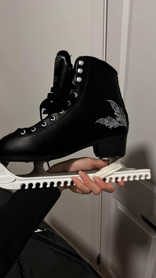 Bladerunner Women's Aurora Figure Skates