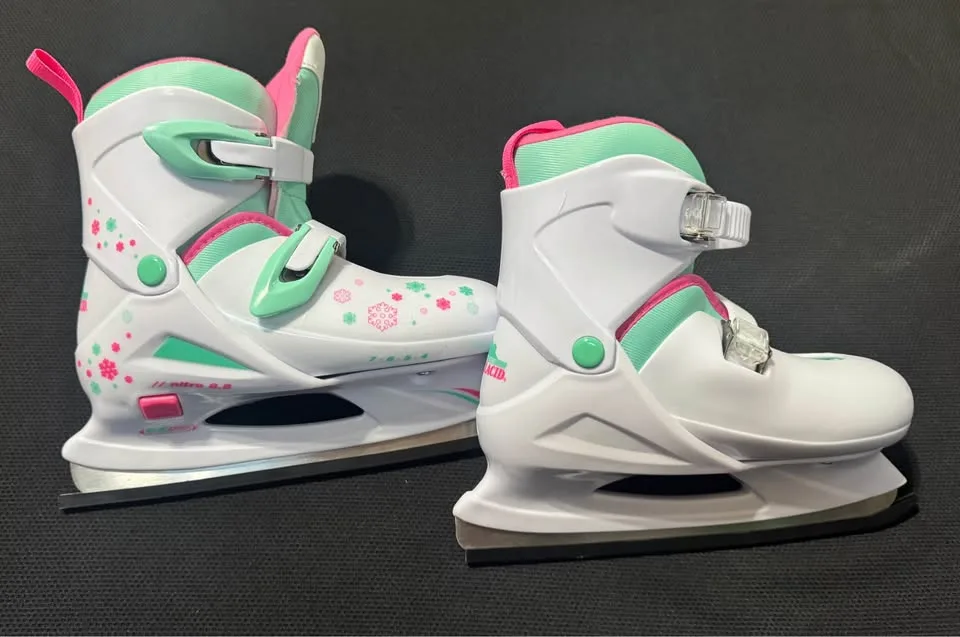 Girl’s Adjustable ice skates image indicator(3)