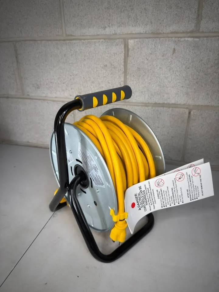 Link2Home 50 ft. 12/3AWG 13AMP Heavy-Duty Professional Cord Reel image indicator(3)