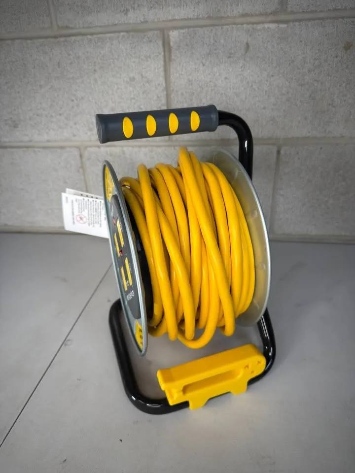 Link2Home 50 ft. 12/3AWG 13AMP Heavy-Duty Professional Cord Reel image indicator(4)