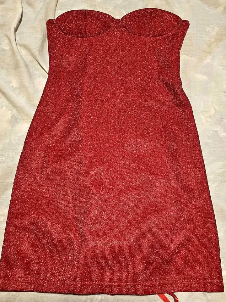 👗 Red Dress – $12 Brand new, never worn – It is a gift but it’s