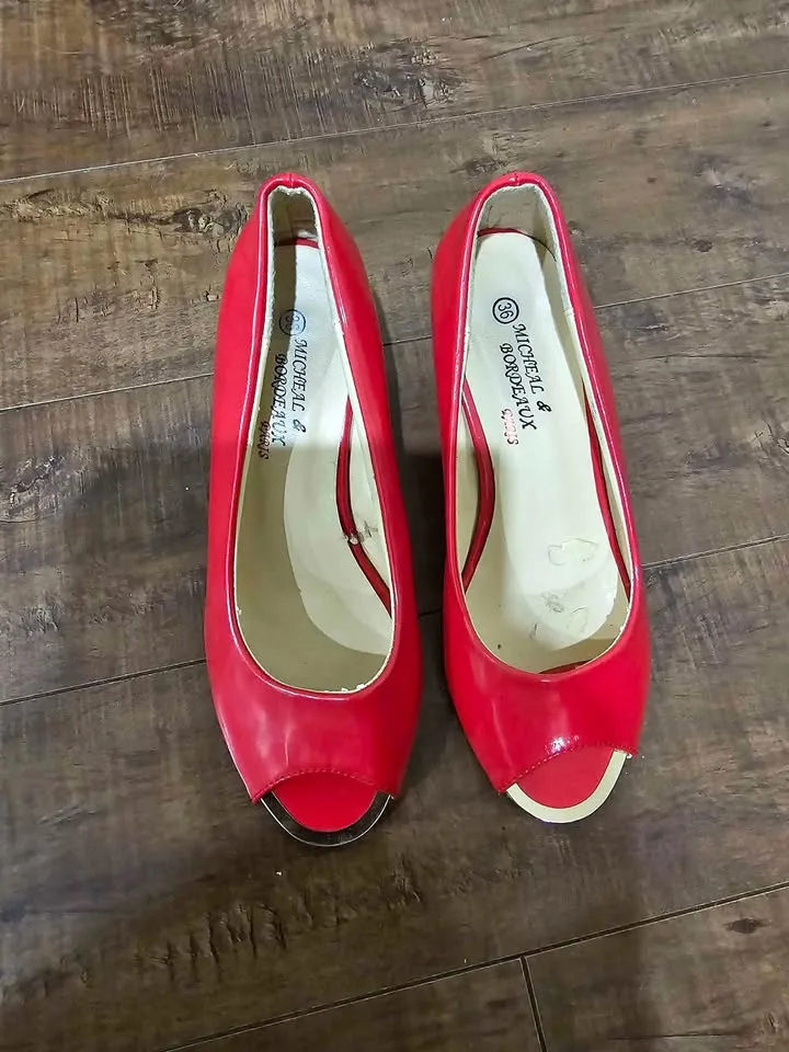 Free Red higheel shoes