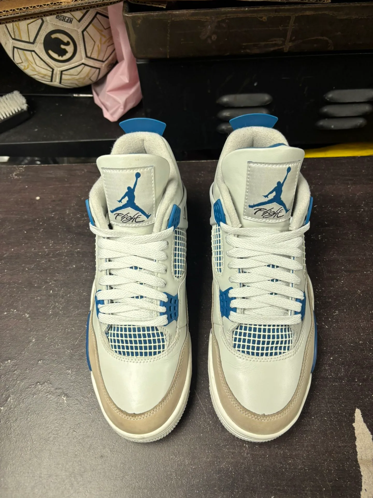 Air Jordan 4 Military Blue image indicator(2)