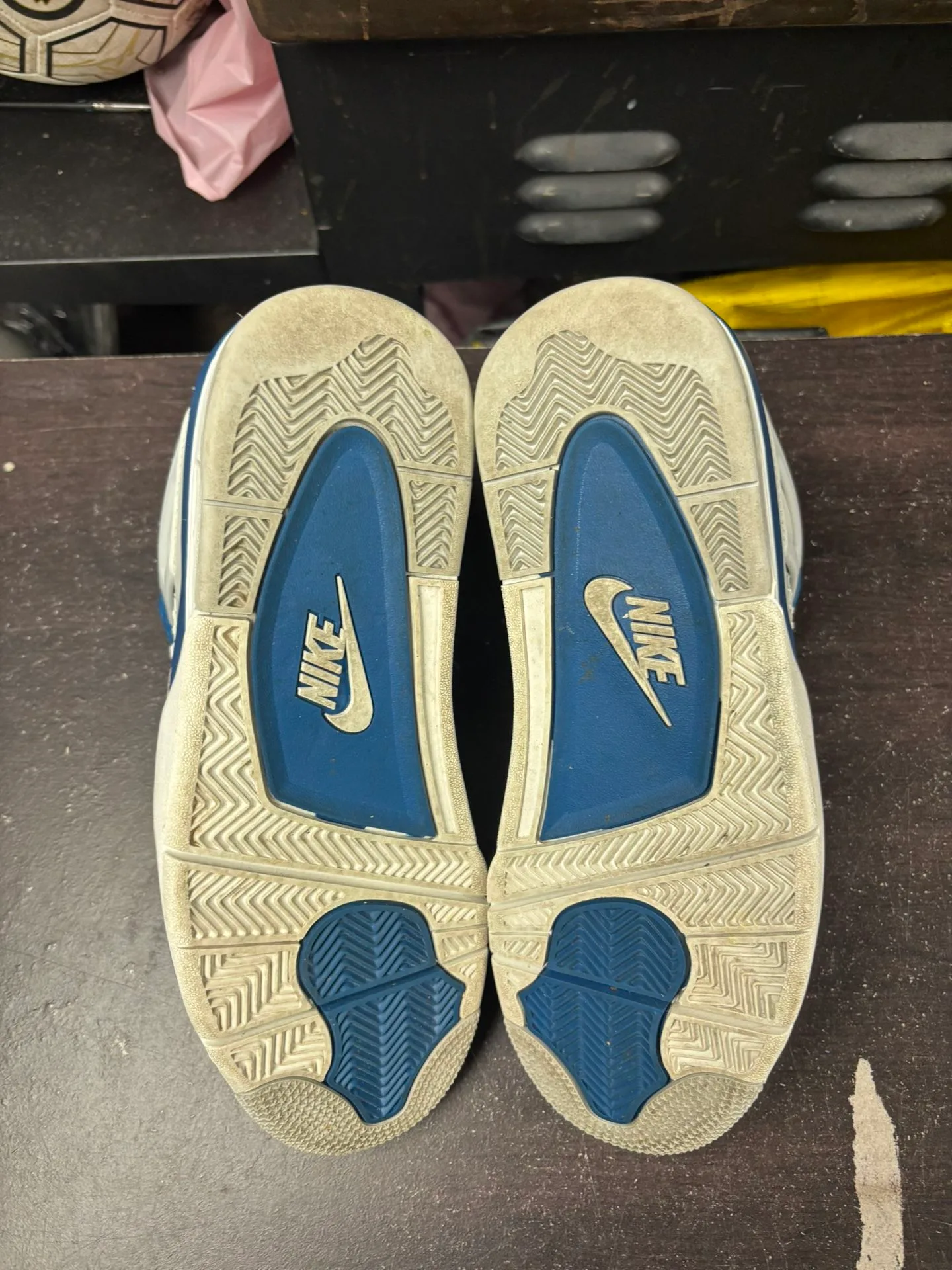 Air Jordan 4 Military Blue image indicator(3)