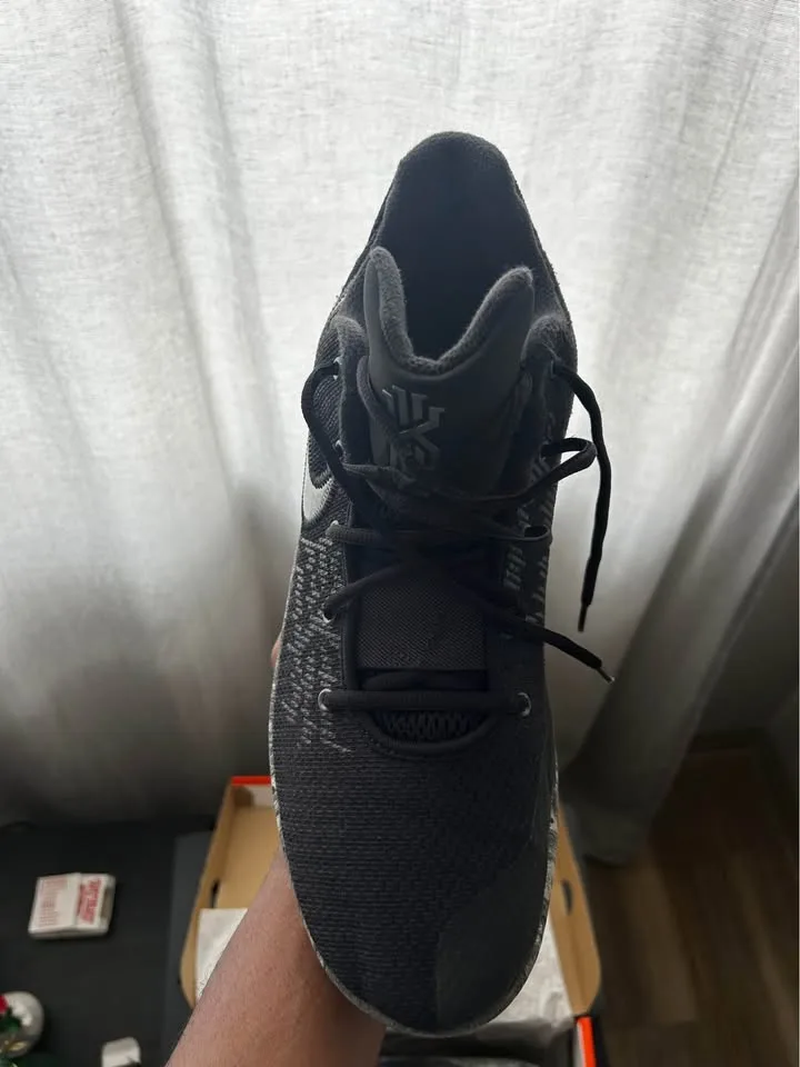 Kyrie Nike flytrap 2 image indicator(4)