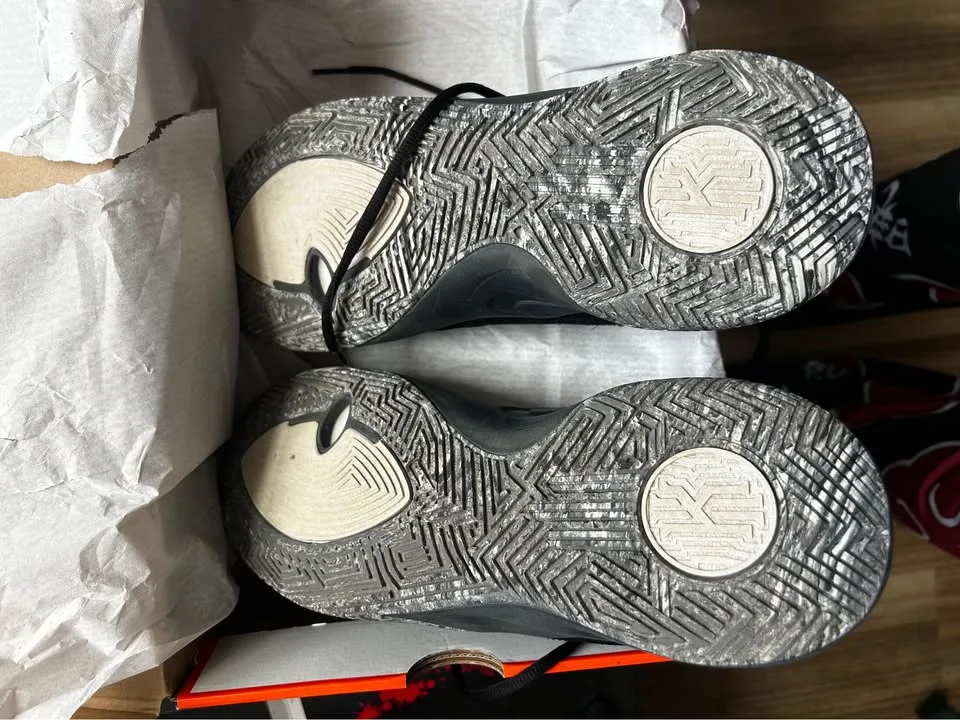 Kyrie Nike flytrap 2 image indicator(9)