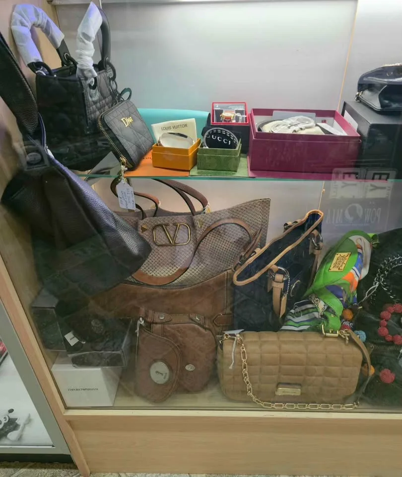 TOP SHELF BAGS CLEARANCE! Offering options to suit various budge image indicator(4)