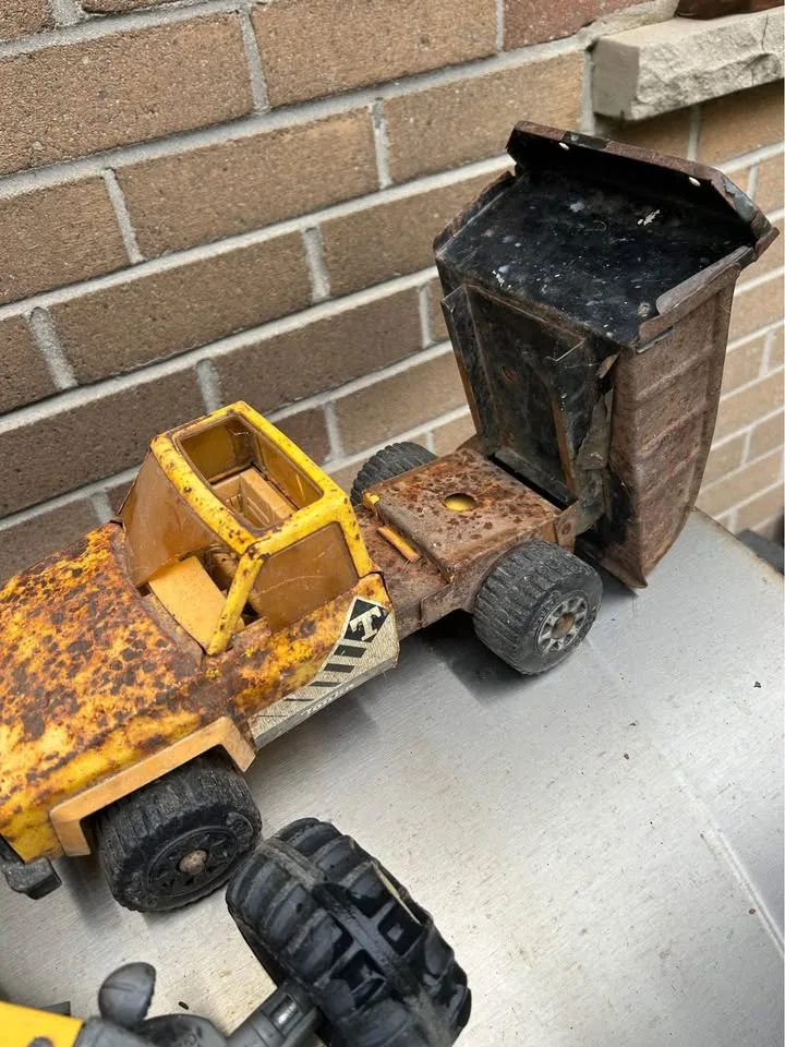 Vintage and newer Tonka image indicator(4)