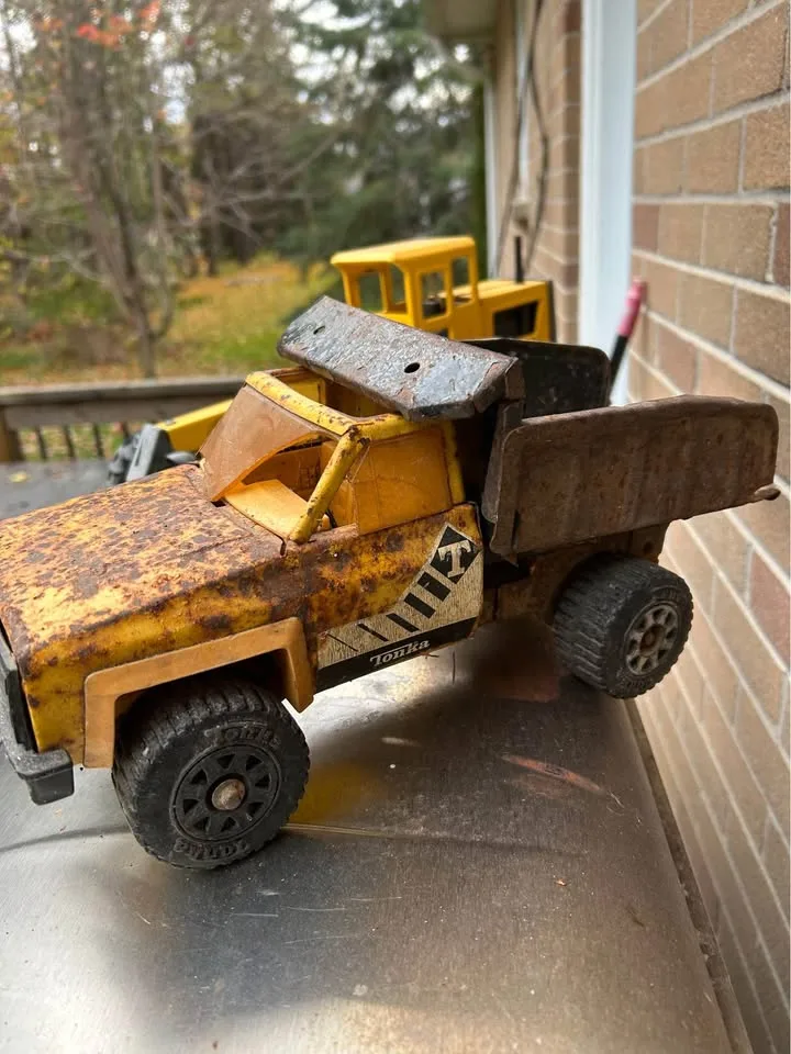 Vintage and newer Tonka image indicator(6)