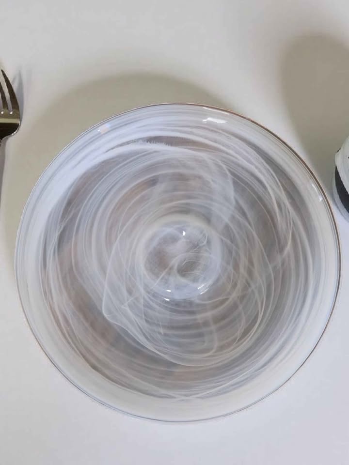 Exquisite  Alabaster White Glass Large Plate - photo 2