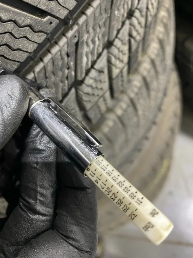 225/55R17 2X Michelin X-Ice, 2X Yokohama Ice Guard ig52c image indicator(3)