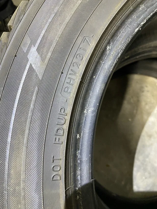 225/55R17 2X Michelin X-Ice, 2X Yokohama Ice Guard ig52c image indicator(5)