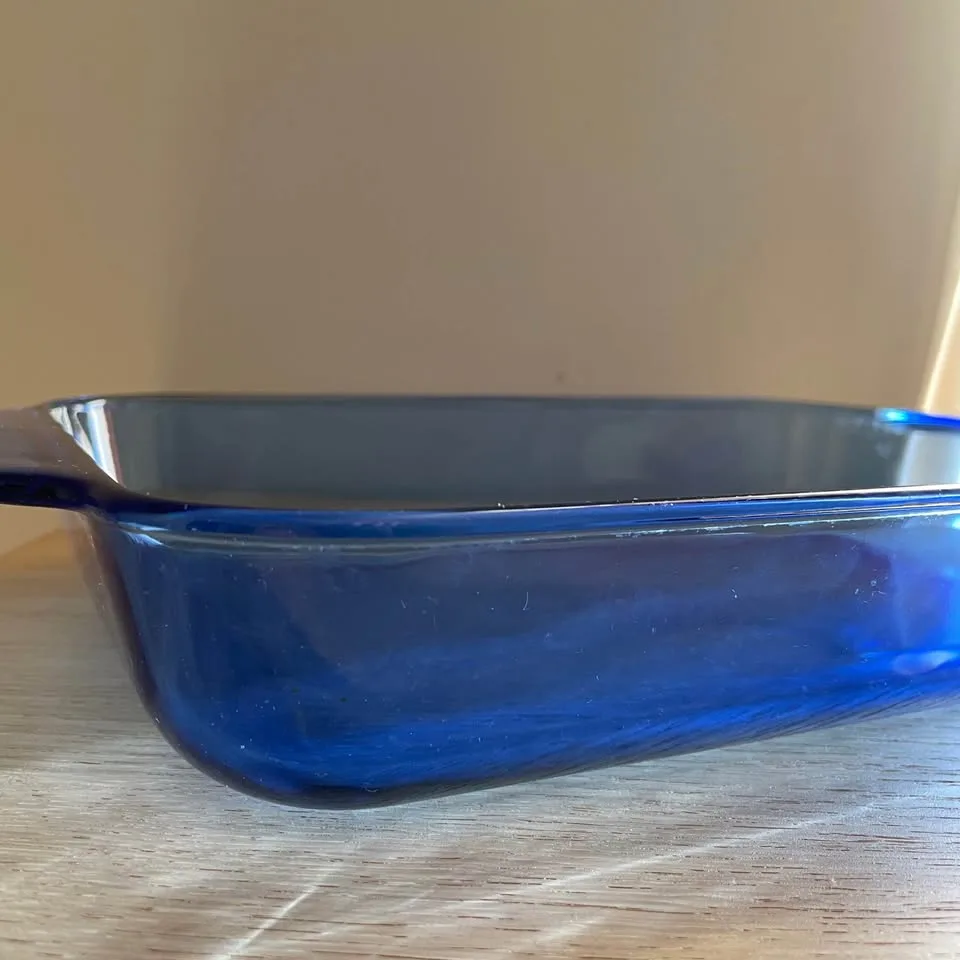 SALE - Vintage Cobalt Blue Pyrex Baking Dish (11x7")) image indicator(3)