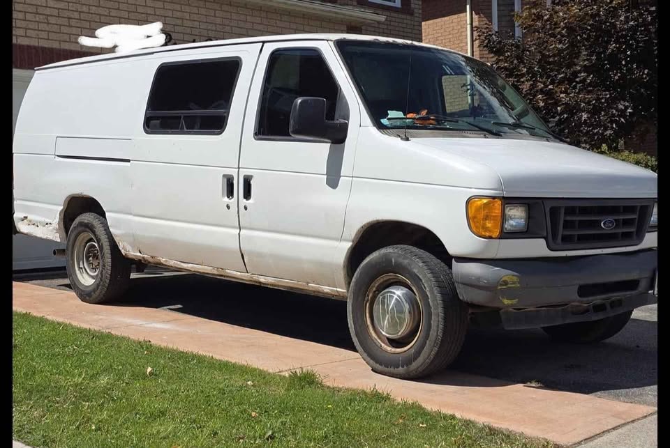 Van Ford E250 model 2006 - photo 4