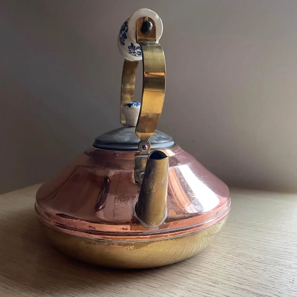 Vintage Brass & Copper TeaPot Kettle - ceramic handle image indicator(4)