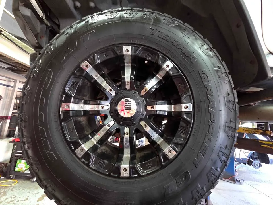 2006 Hummer H2 SUT Sport Utility Pickup 4D 3 ft image indicator(9)