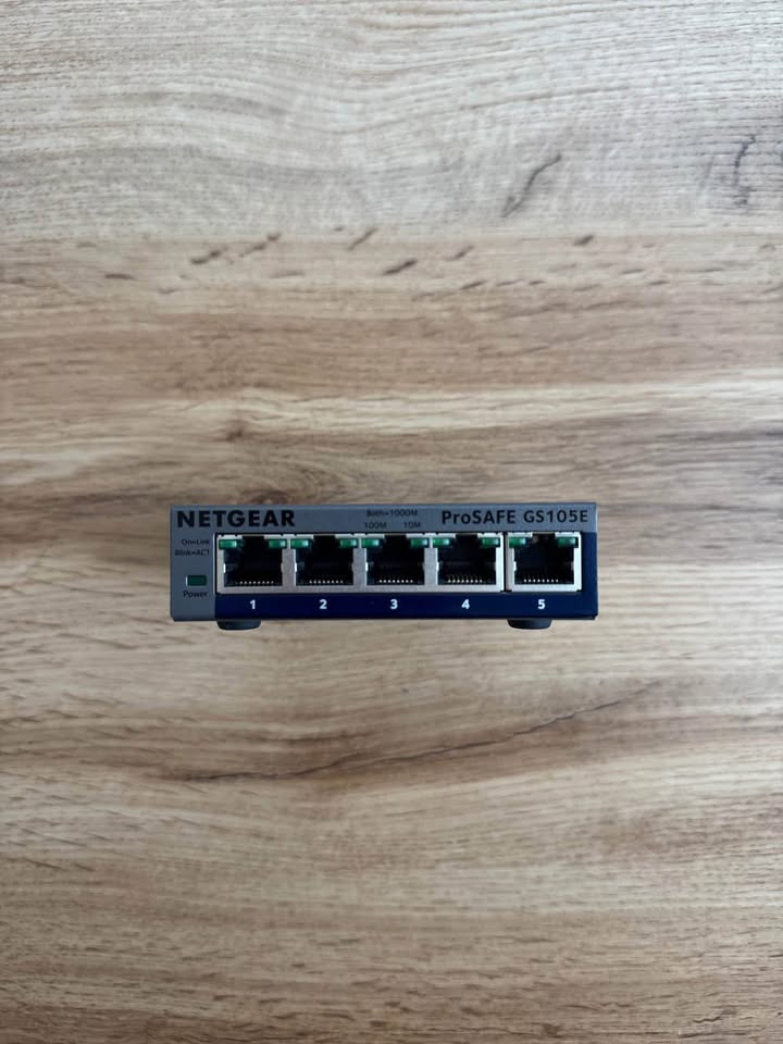 NETGEAR 5-Port Gigabit Ethernet Plus Switch (GS105Ev2) - photo 2