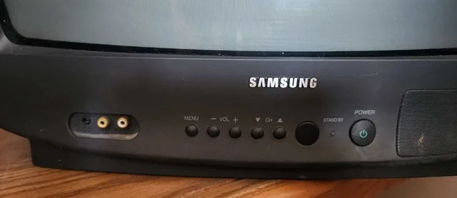 20" Samsung color TV with remote image indicator(2)