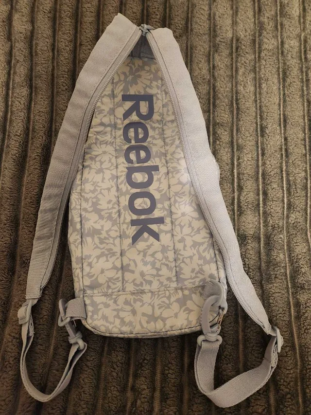 Reebok cross body bag image indicator(2)