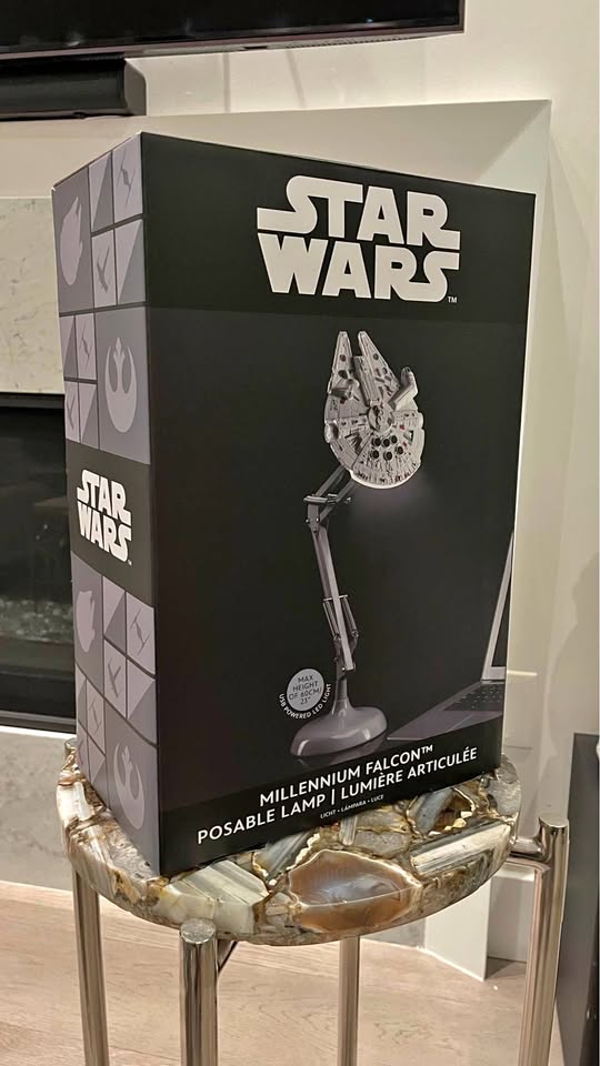 BRAND NEW! Star Wars - Millennium Falcon desk lamp