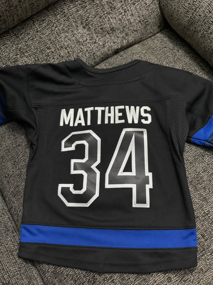 Toddler Austin Matthew’s Toronto maple leafs jersey - photo 3