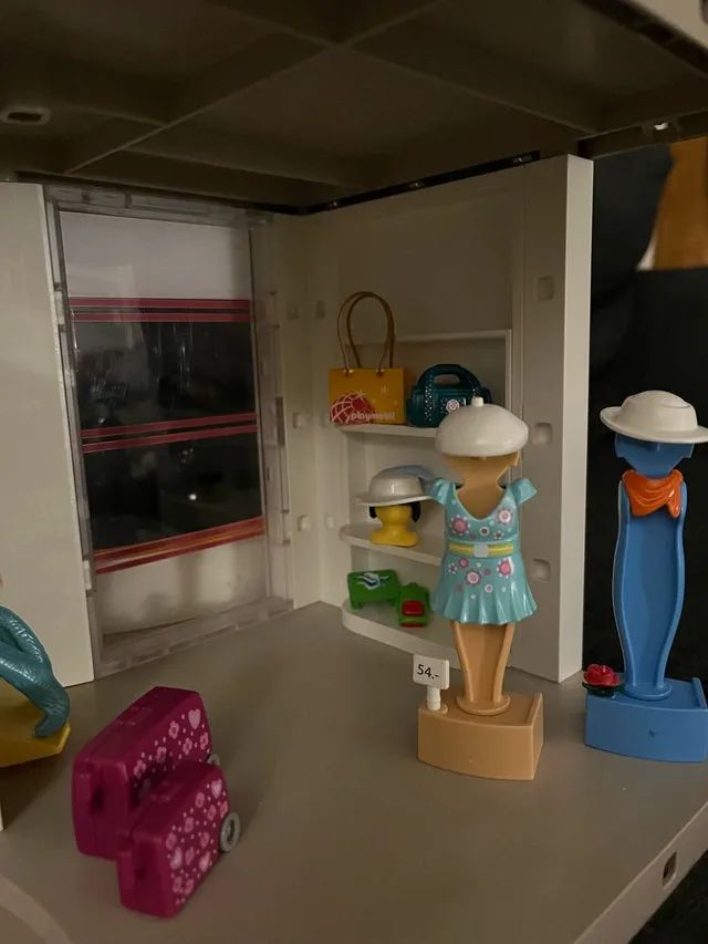 playmobil shopping centre image indicator(8)