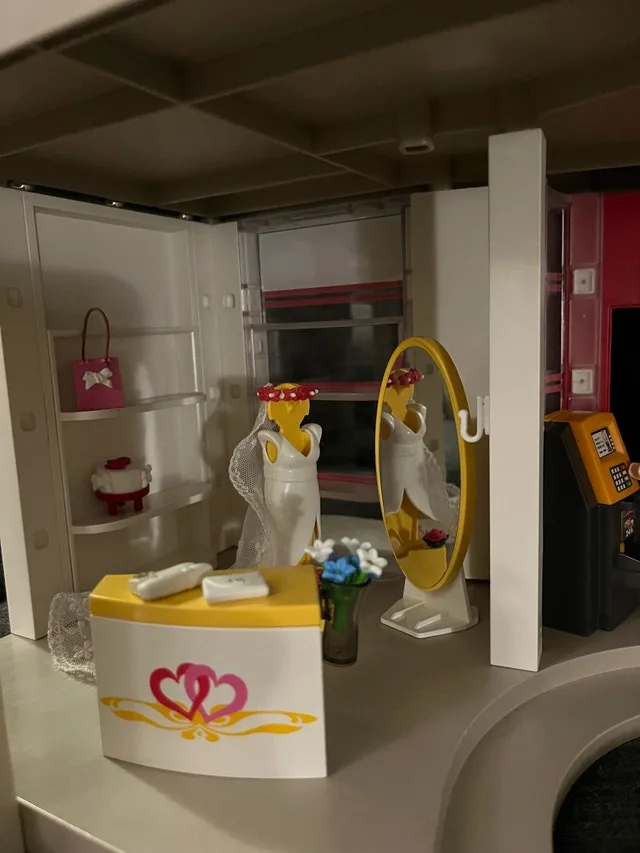 playmobil shopping centre image indicator(10)