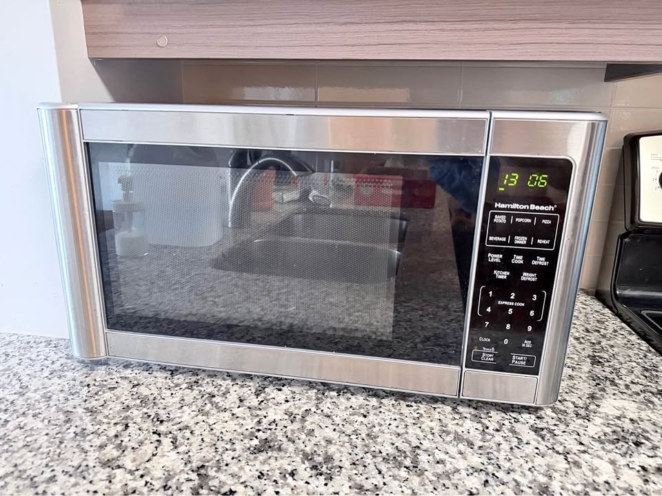 Like New Hamilton Beach Microwave