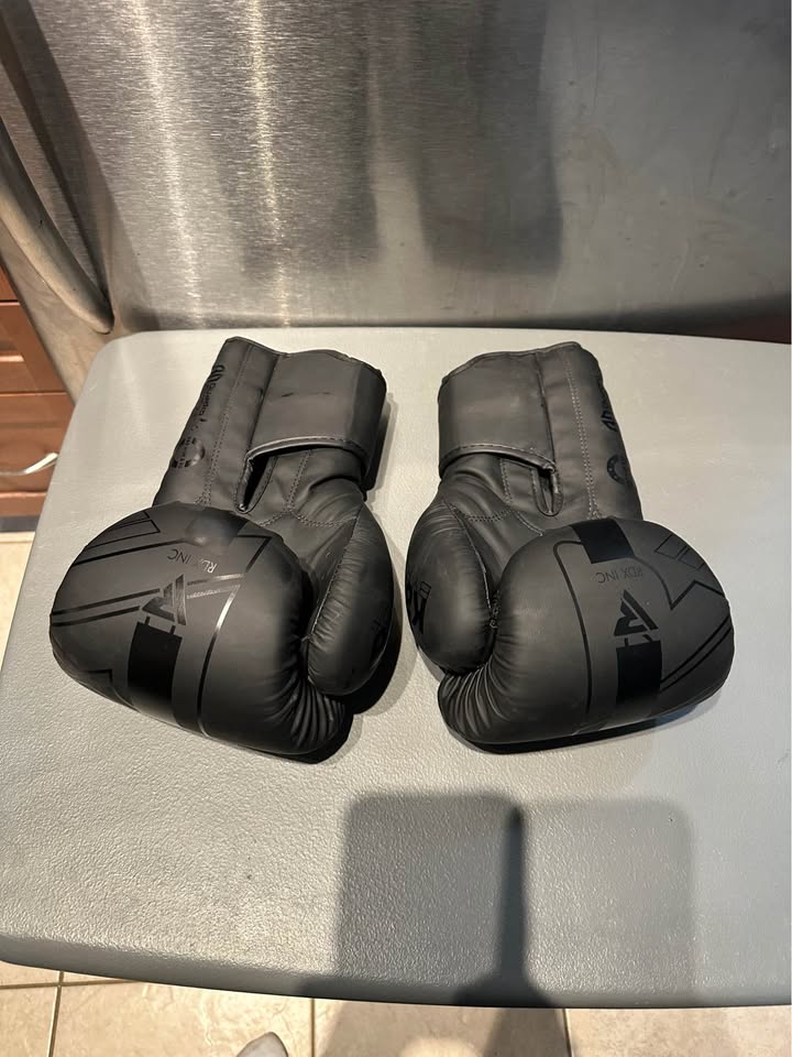 Boxing Gloves - Used Only Once - photo 2