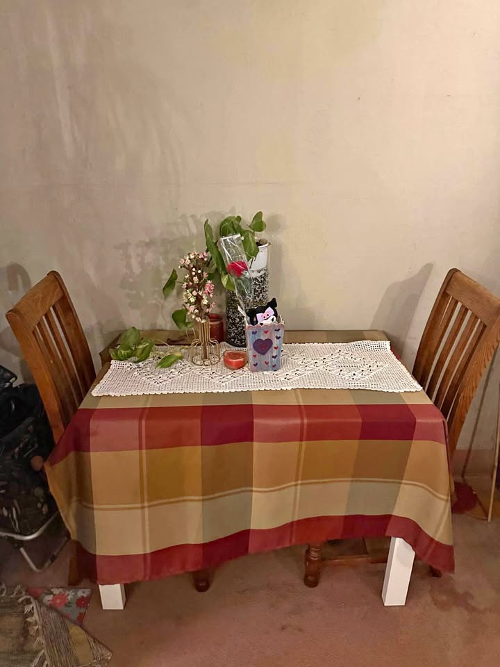 ✨ IKEA Adjustable Table + 2 Wooden Chairs – Perfect for Dining o