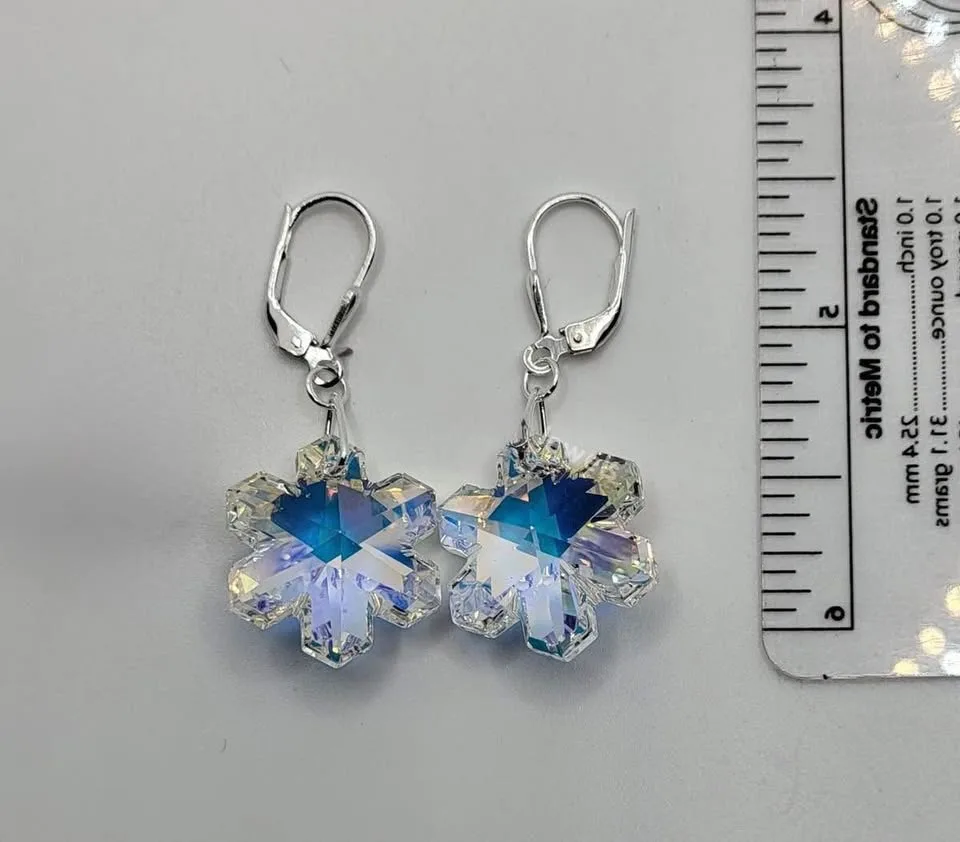 Swarovski crystal Christmas snow flake earrings image indicator(2)