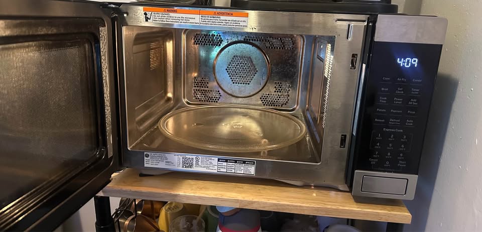 GE 4-in-1 Countertop Convection Microwave Oven & Air Fryer - photo 2