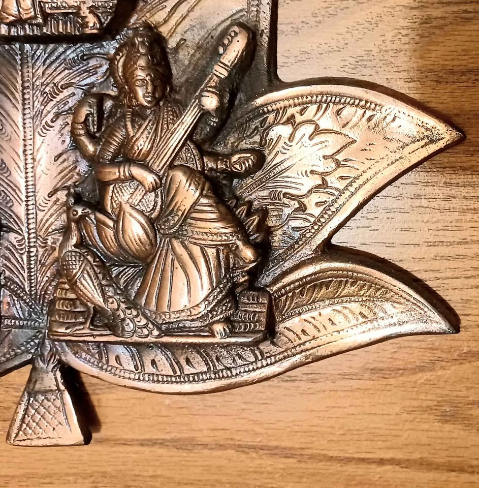Vtg.Wall Hanging Hindu Deities on a Leaf - photo 3