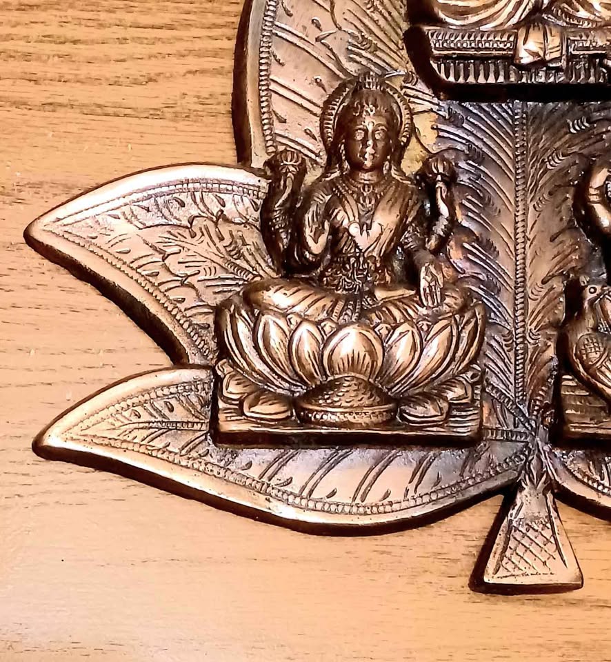 Vtg.Wall Hanging Hindu Deities on a Leaf - photo 4