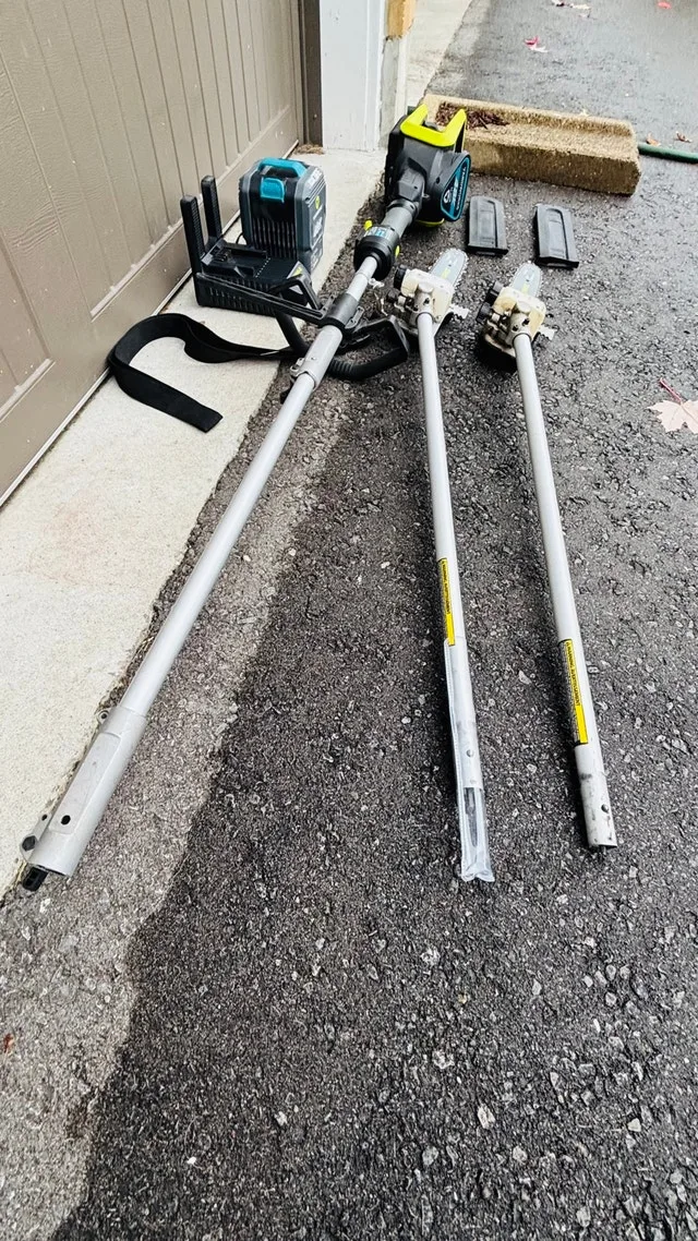 Yardworks 48V Max 10-in Brushless Pole Saw image indicator(4)