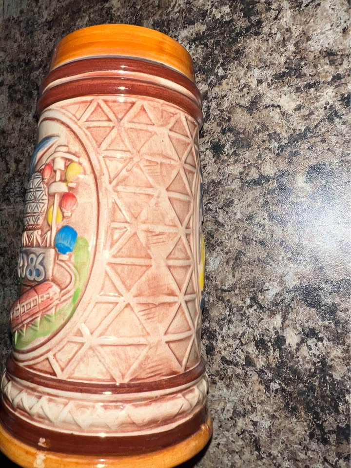 Vintage Expo 86 beer stein - photo 3