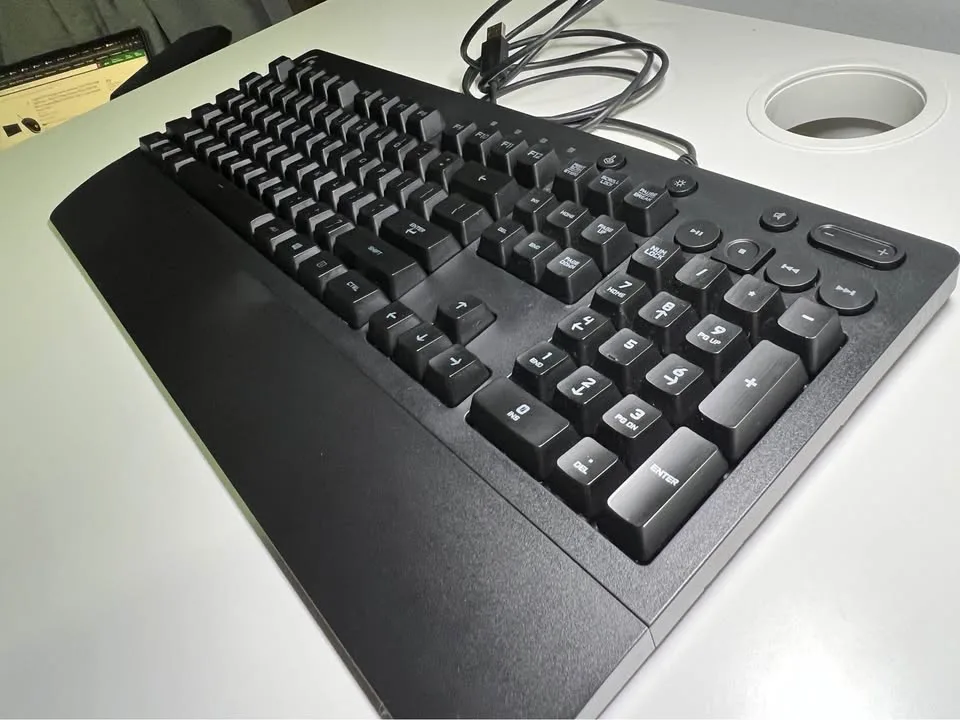 Logitech G213 + Wired Gaming Mouse Combo image indicator(3)