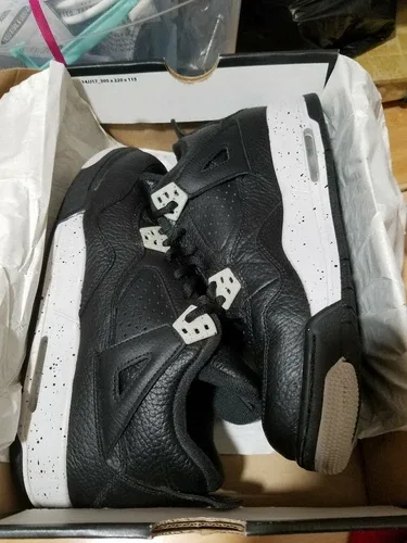 Nike Air Jordan 4 IV Retro GS Youth Oreo Black Grey Cement Size thumbnail