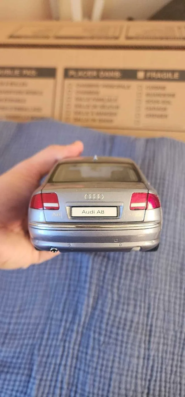 1/18 Kyosho Audi A8 image indicator(3)