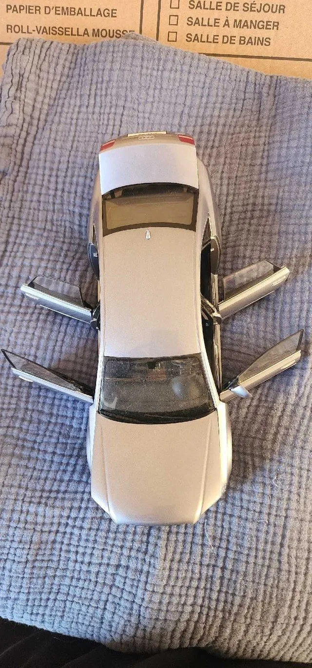 1/18 Kyosho Audi A8 image indicator(5)