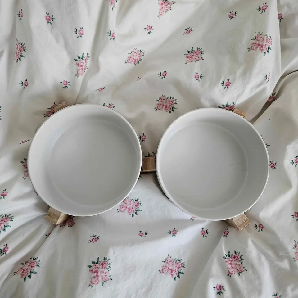 Ceramic Pet Bowls with Wooden Stand image indicator(2)