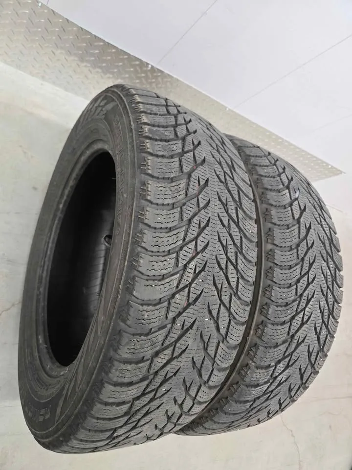Nokian Hakkapelitta Winter Tires- 235/60R18 image indicator(3)