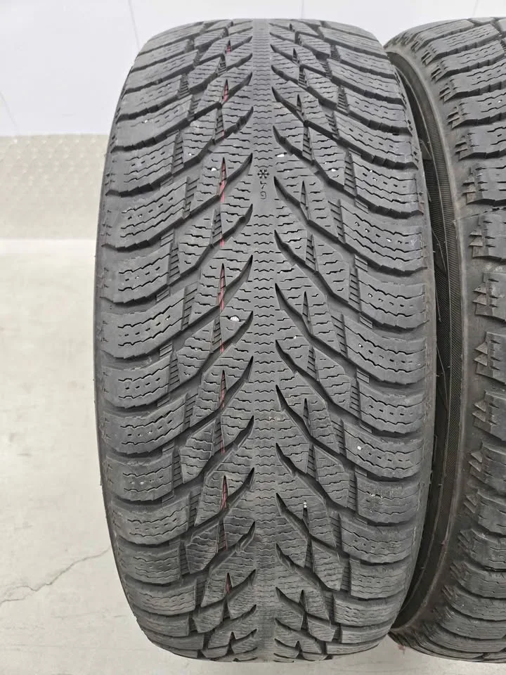 Nokian Hakkapelitta Winter Tires- 235/60R18 image indicator(4)
