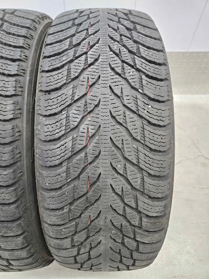 Nokian Hakkapelitta Winter Tires- 235/60R18 image indicator(5)