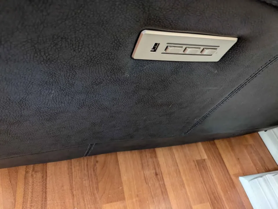 Power reclining couch and love seat image indicator(3)