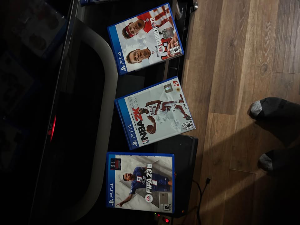 PlayStation 4 with games - photo 2